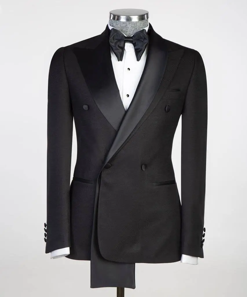 Shawl Design Satin Lapel Black Tuxedo — photograph 1