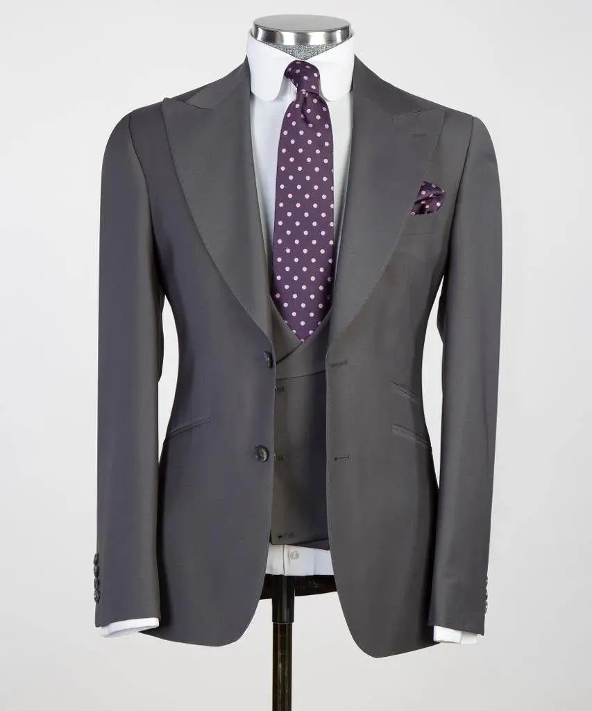 Men's 3 Piece Classic Grey Suit — photograph 1