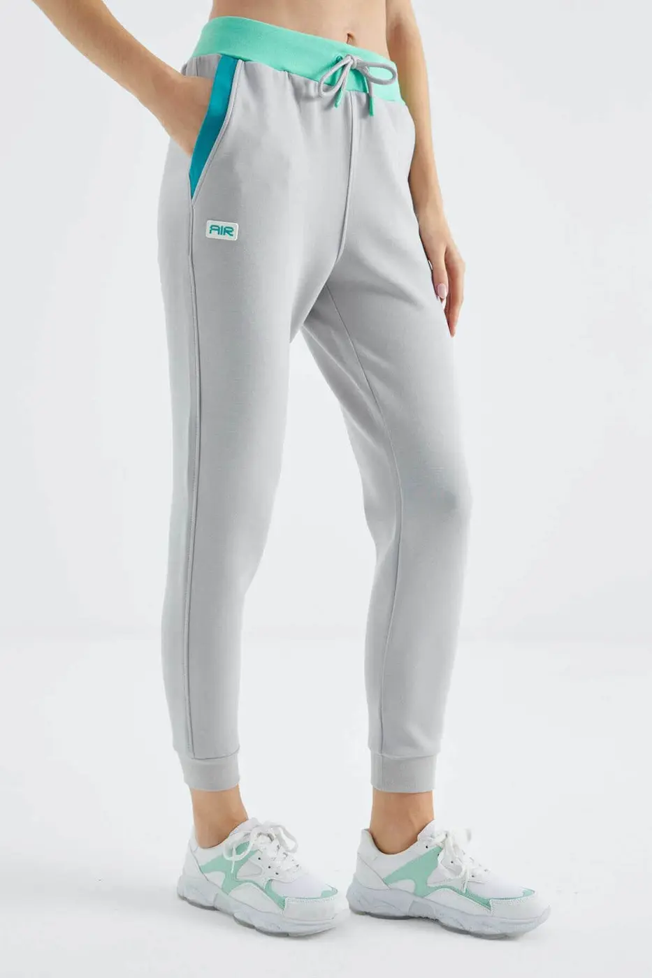 Women's Colour-Block Hooded Tracksuit Set — photograph 5
