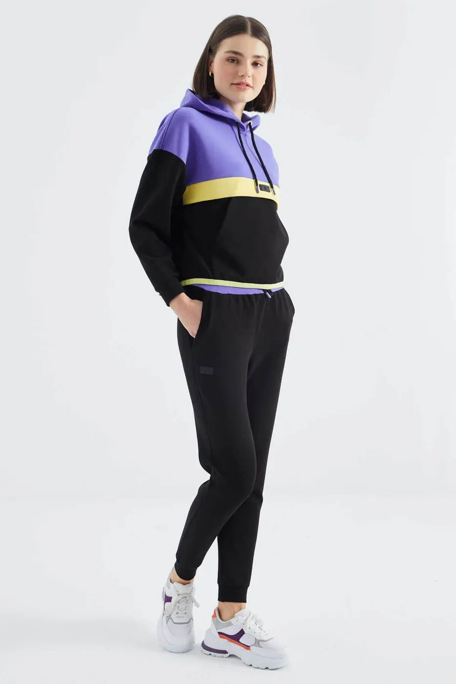 Women's Colour-Block Hooded Tracksuit Set — photograph 1