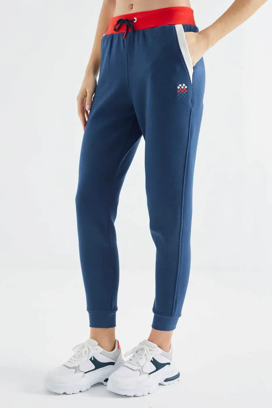 Women's Colour-Block Hooded Tracksuit Set — photograph 8