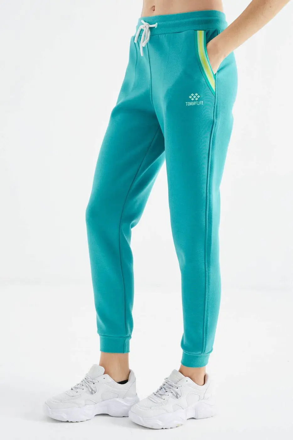 Women's Green Zip-Up Tracksuit Set — photograph 4