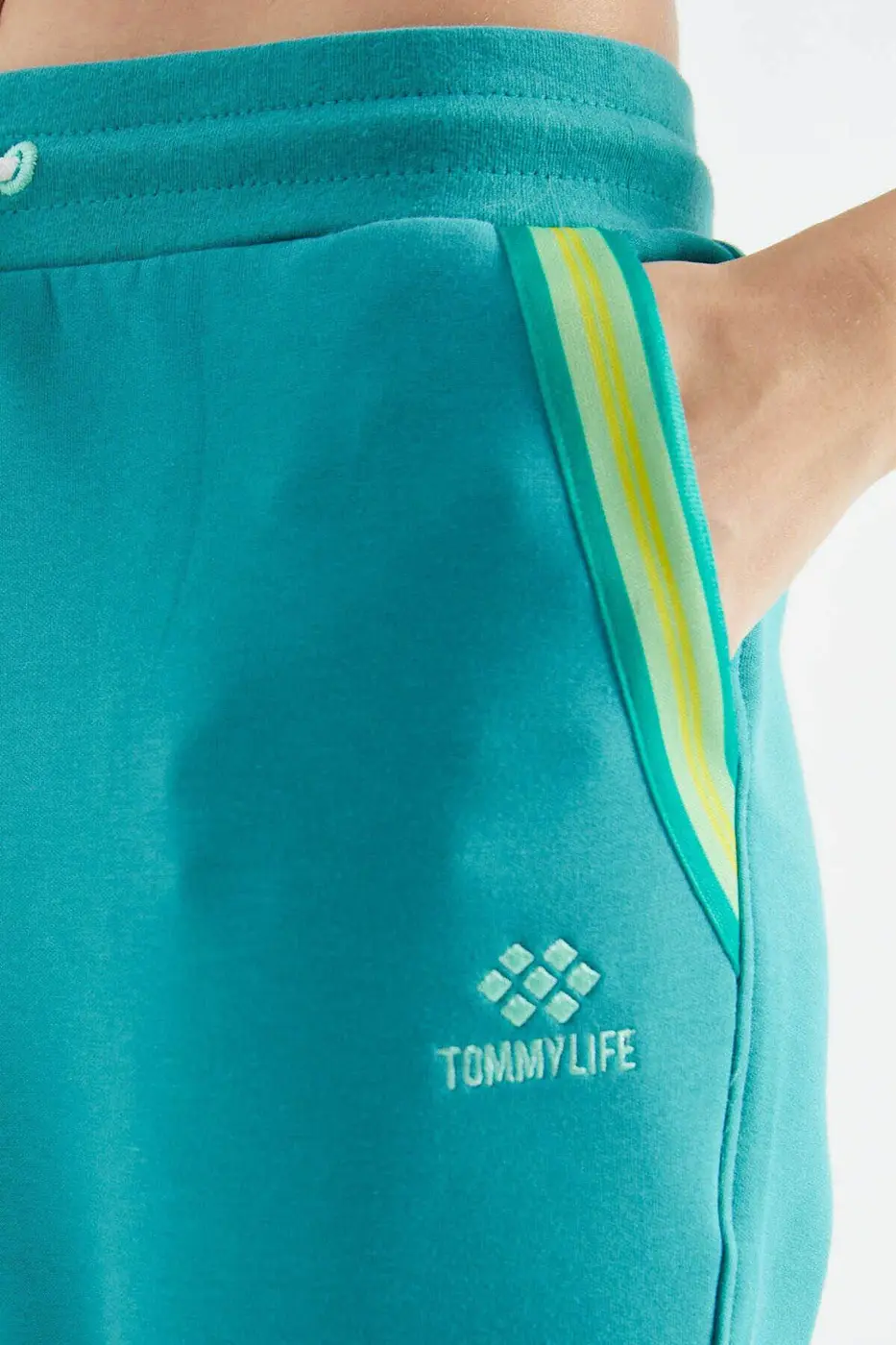 Women's Green Zip-Up Tracksuit Set — photograph 7